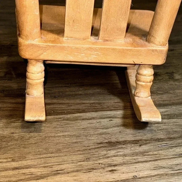 VINTAGE CERAMIC MINI ROCKING CHAIR ROCKER DOLLHOUSE SET OF 2 - Picture 11 of 15